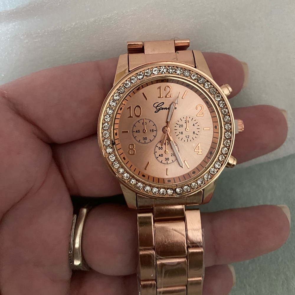 Women’s ROSEGOLD watch - Picture 5 of 6